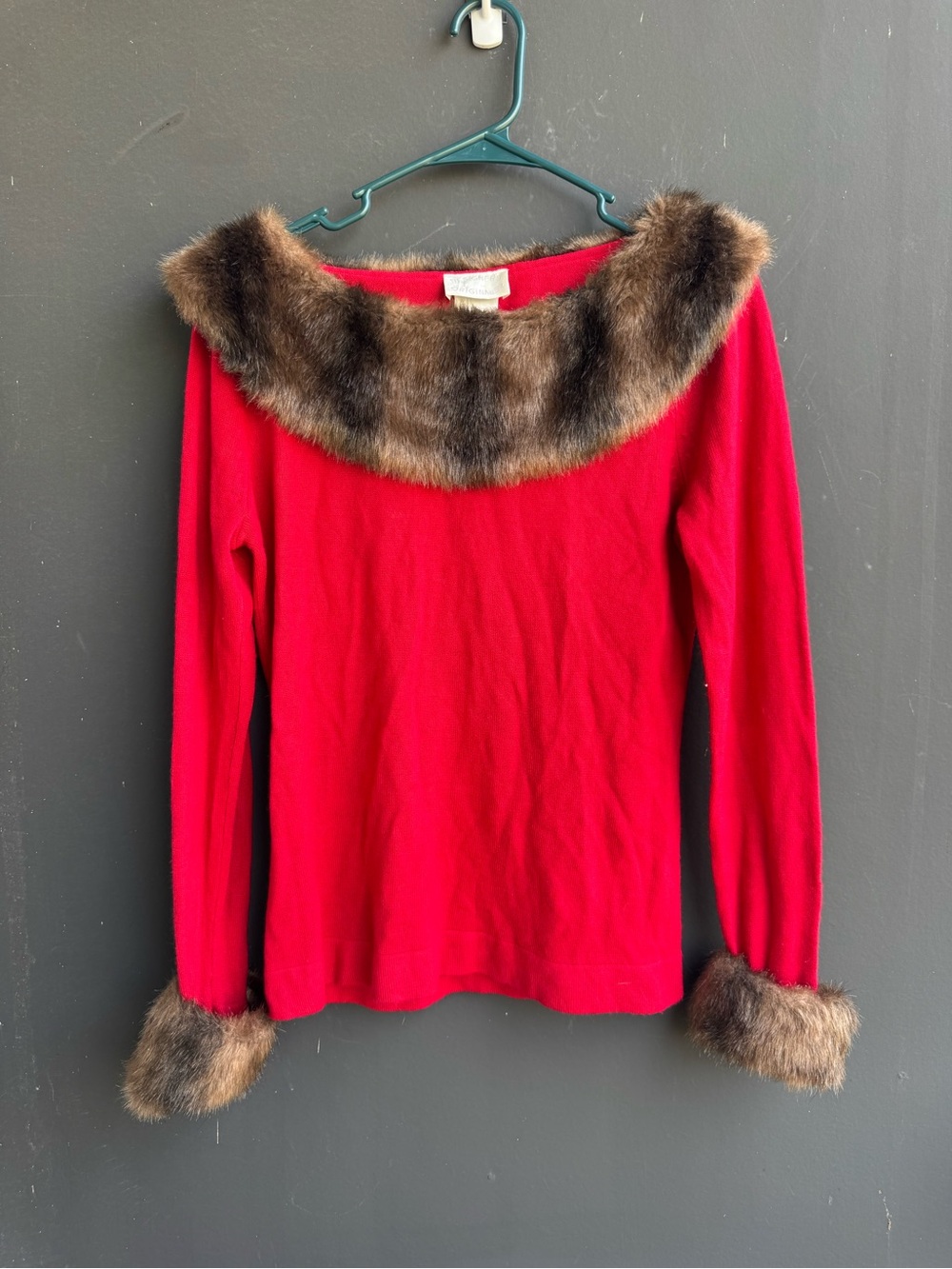 Elegant Vintage 80s Designers Original red long-sleeve sweater